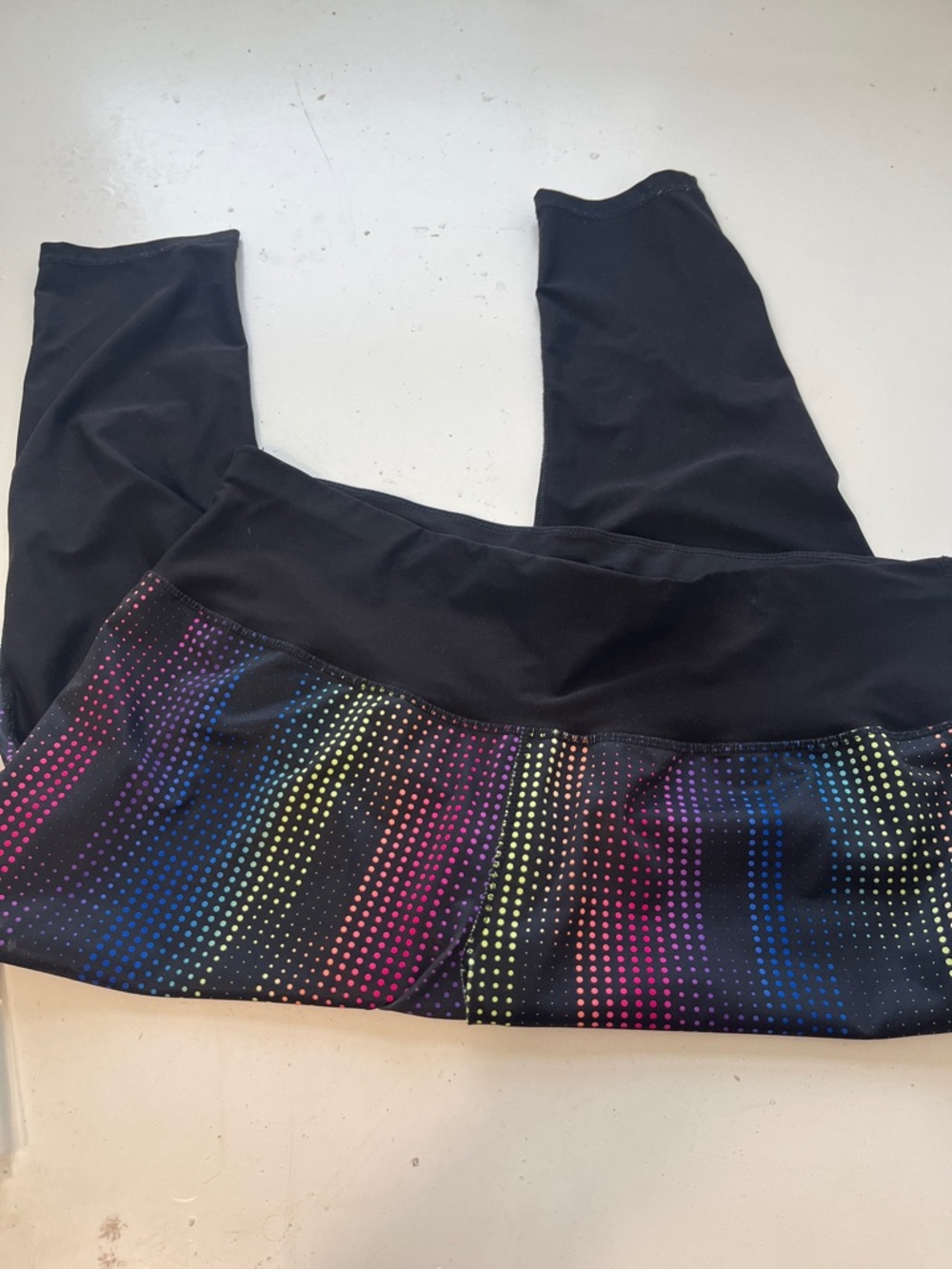 Xersion 2X Rainbow Dotted Elastic Waist Pull On Cropped Leggings - Picture 5 of 5